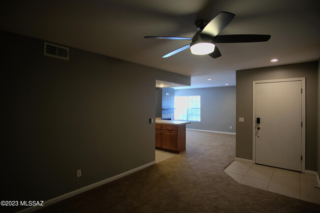 Building Photo - 6470 N Tierra De Las Catalinas