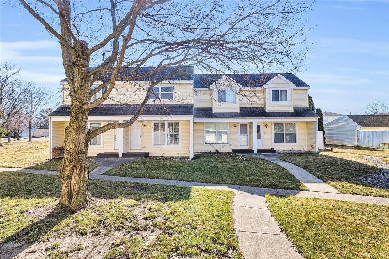 Primary Photo - 2 BED / 2 BATH TOWNHOUSE IN DEVONSHIRE WIT...