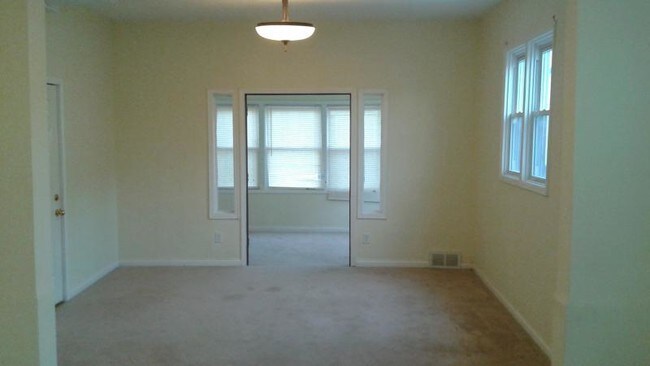 Building Photo - 804 26th Avenue NE. Apt # 1