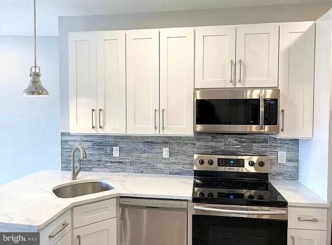 Foto del edificio - 2425 Frankford Ave