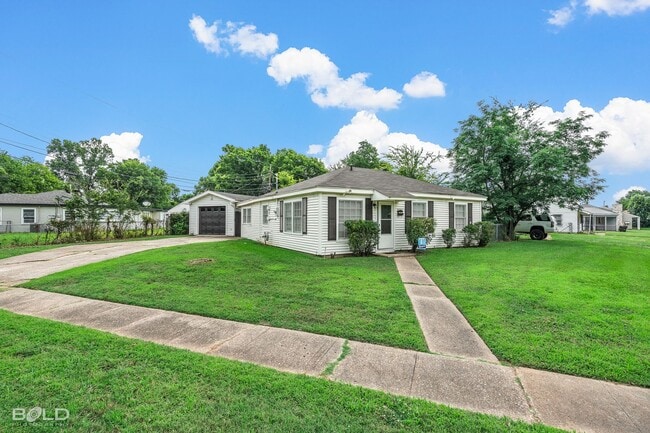 Building Photo - Home For Rent!
