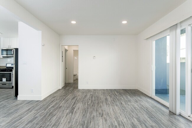 Building Photo - 14432 Valerio St