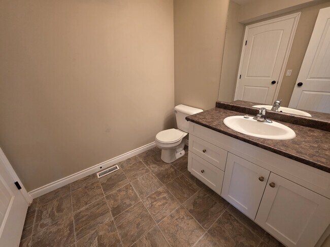 Photo du bâtiment - 8407-8487 87 St