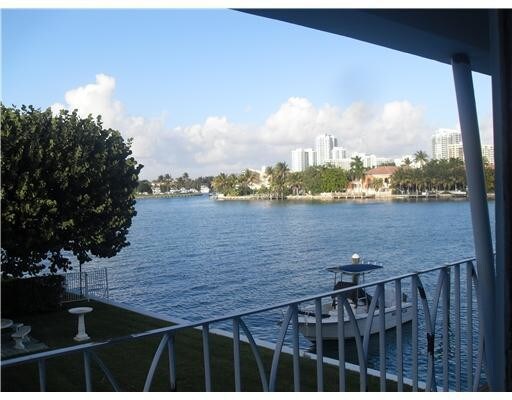 Building Photo - 10141 E Bay Harbor Drive 1b