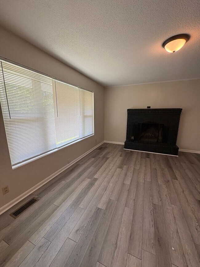 Foto del edificio - 3 Bedroom 2 Bath House