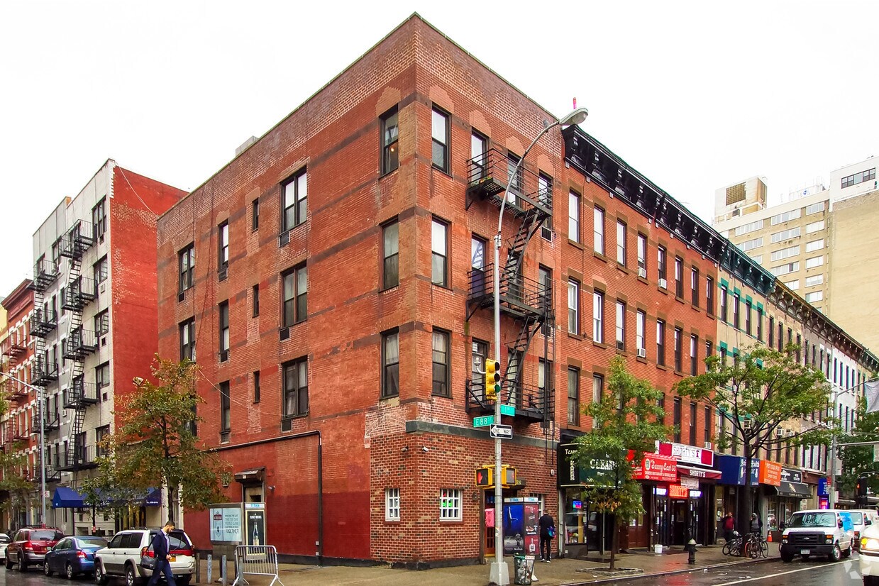 Primary Photo - 400 E 88th St