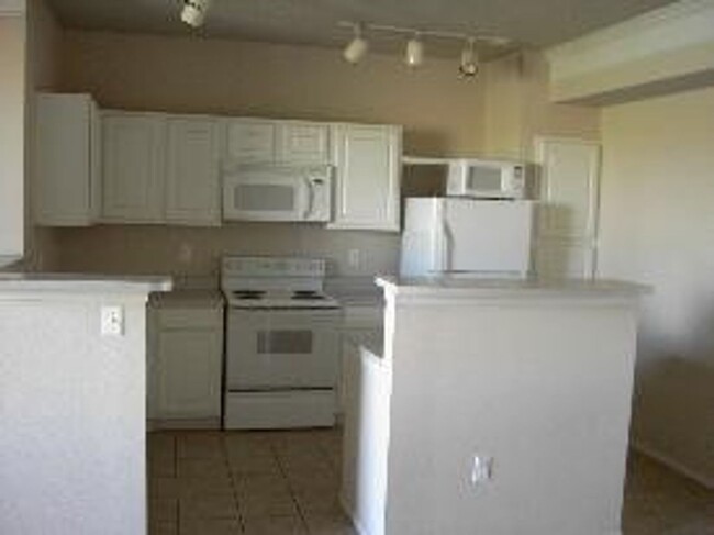 Foto del edificio - Saddlebrooke Condo with Views of the Pond ...