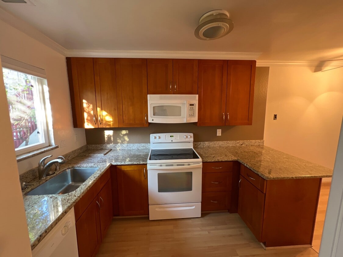 Primary Photo - 447 Oak Ave