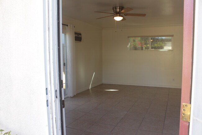 Studio with Ceiling Fan & Wall AC - 3045 Oneida St