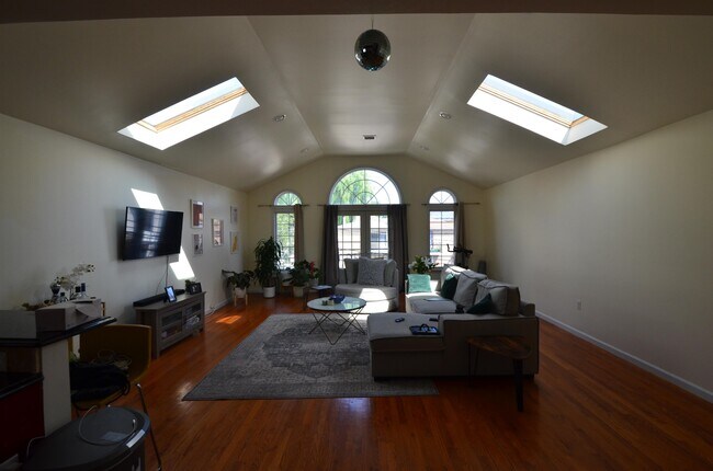 Foto del edificio - 239 Webster Ave
