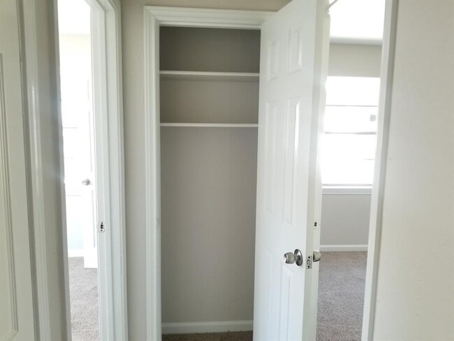 Building Photo - 8710 Parkway Forest Dr