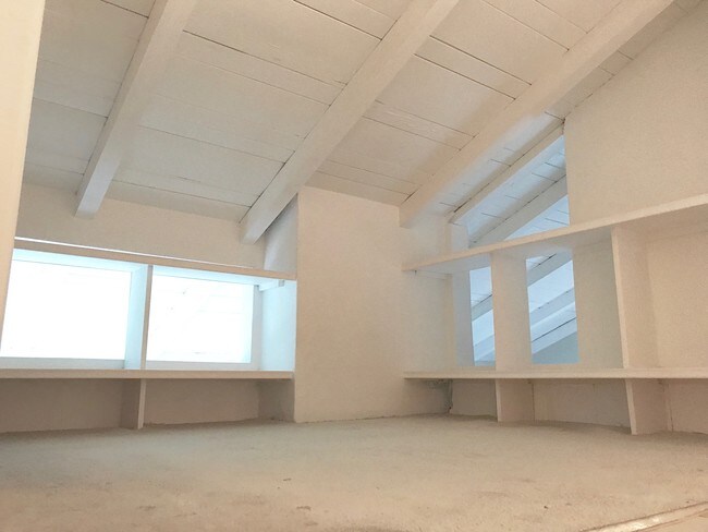 Building Photo - 2046 High Tower Dr