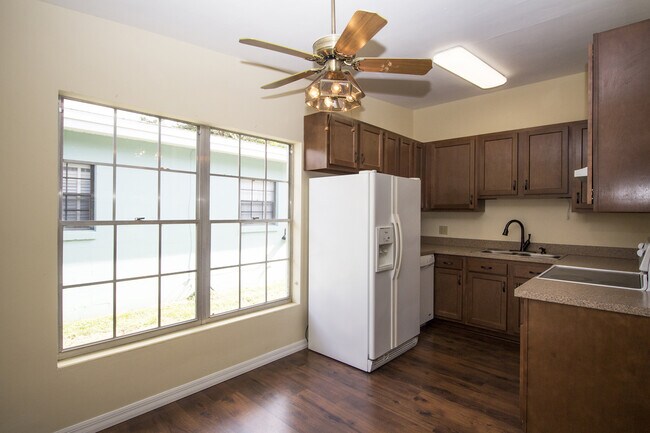 Foto del edificio - 2001 Pine Bluff Ave