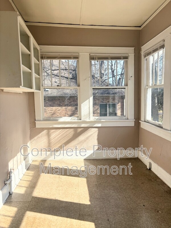 Building Photo - 1313 4th Terrace W