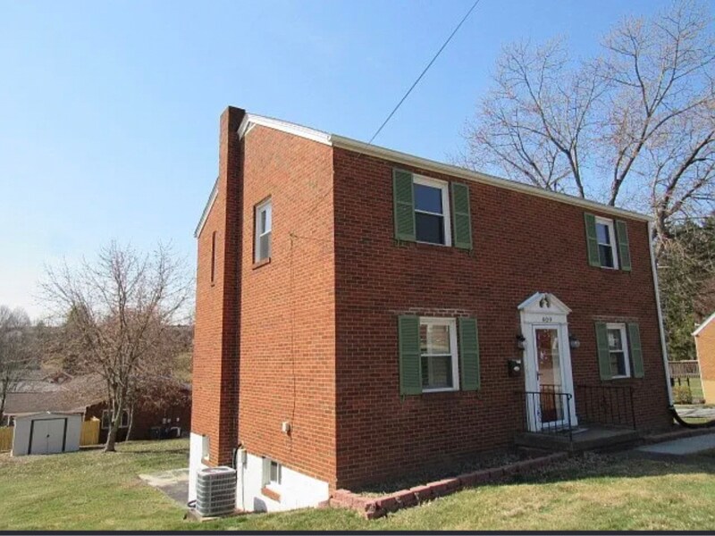 Foto principal - 409 Derrick Ave