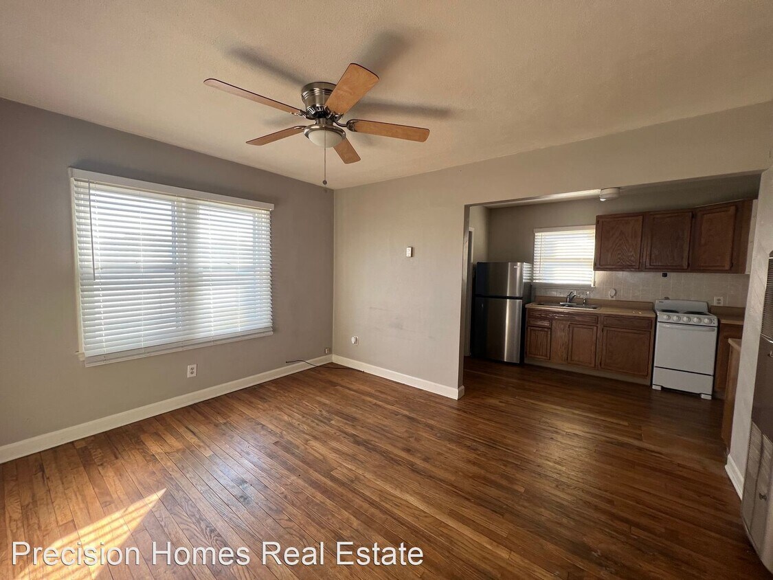 Foto del edificio - 1 br, 1 bath House - 109 N Division Ave