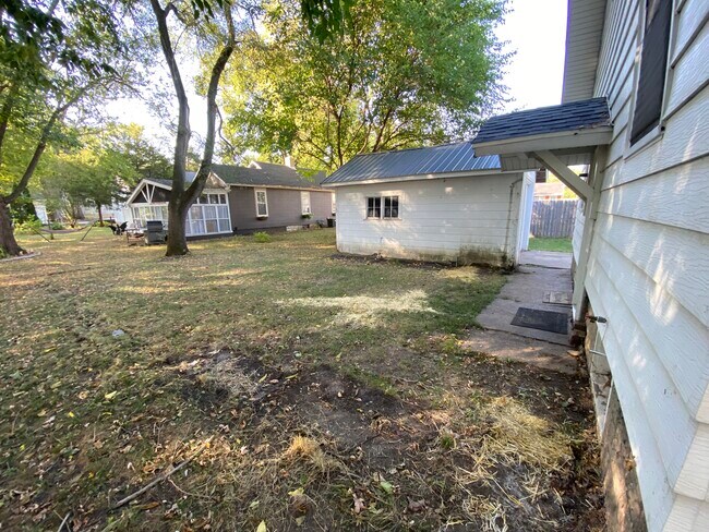 Backyard - 1118 W 4th St