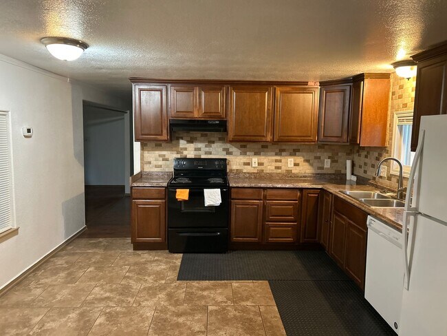 Foto del edificio - 416 Duterrow Rd SE