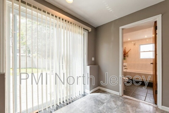 Foto del edificio - 150 Pleasant Ave