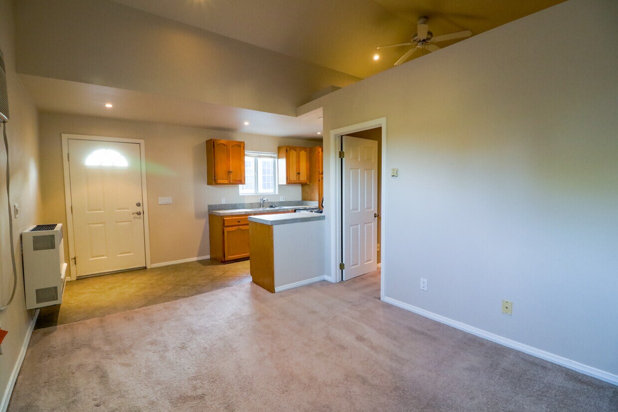 Foto principal - 5440 Denny Ave