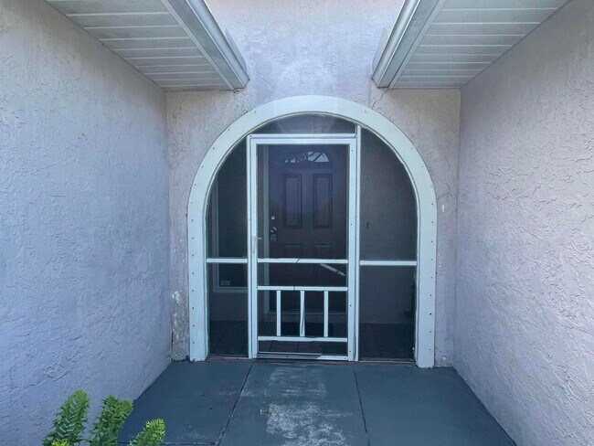 Building Photo - 1672 SW Cameo Boulevard  Port Saint Lucie ...