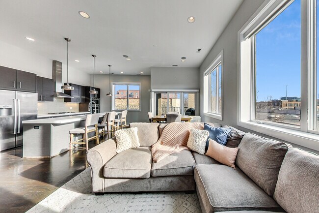 Building Photo - 6 N Throop St
