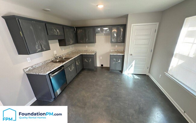 Building Photo - 737 Bey St