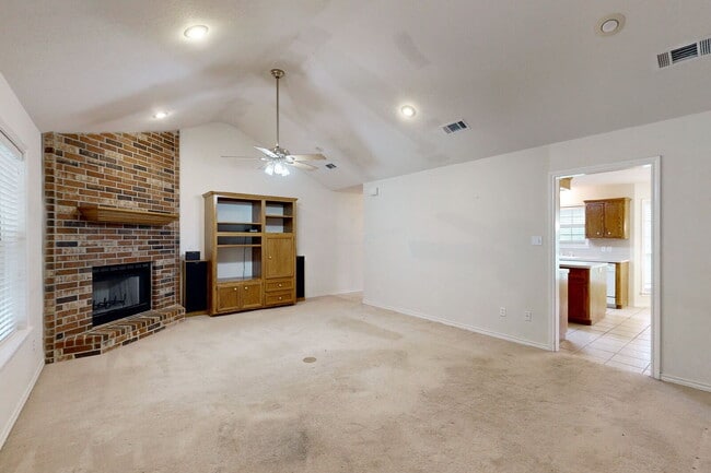 Building Photo - Charming Countryside 2-Bed Oasis with Cozy Fireplace on Clay Pit Road