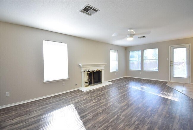 Building Photo - 1156 Tetbury Ln