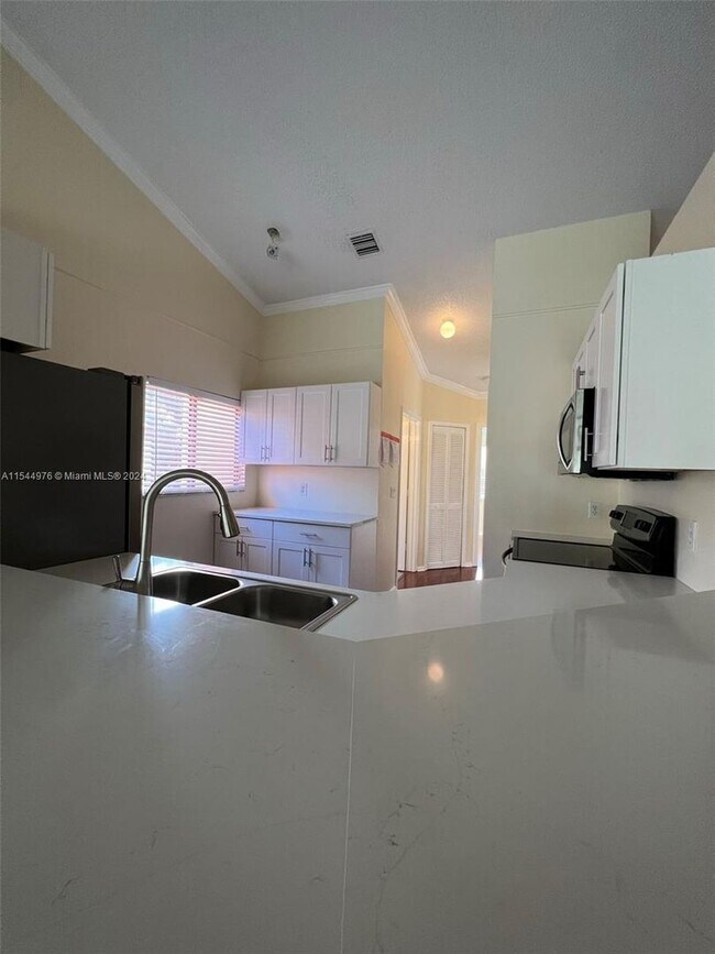 Building Photo - 7 Via De Casas Sur 202, Boynton Beach, FL ...