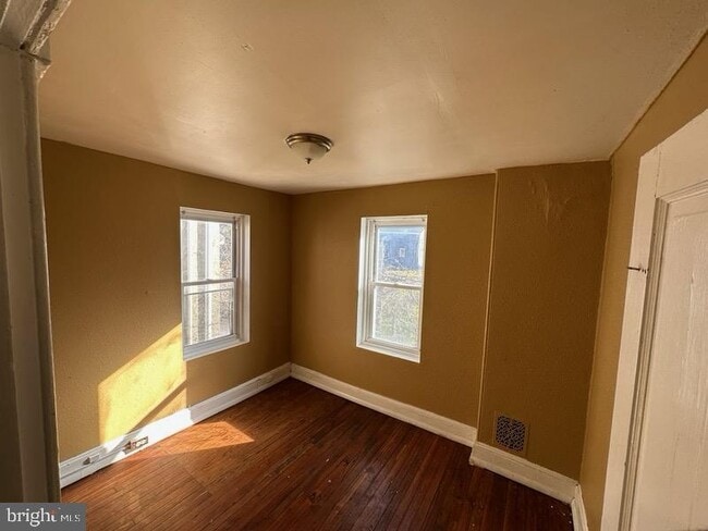 Building Photo - 102 E Ashmead St