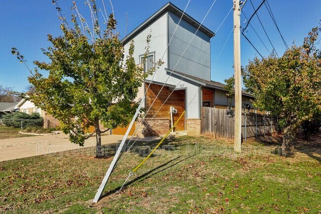 Foto del edificio - 727 NE 5th St