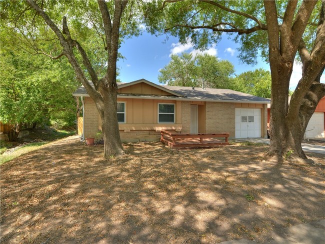 Building Photo - 6202 Woodhue Dr