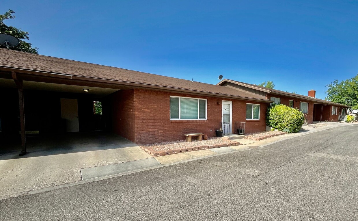 Primary Photo - Adorable Fully Remodeled Two Bedroom in Do...
