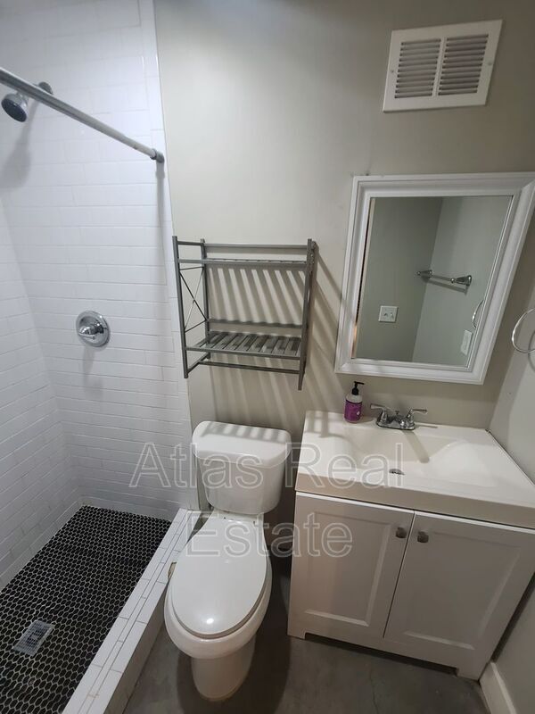 Foto del edificio - 1066 N Clarkson St