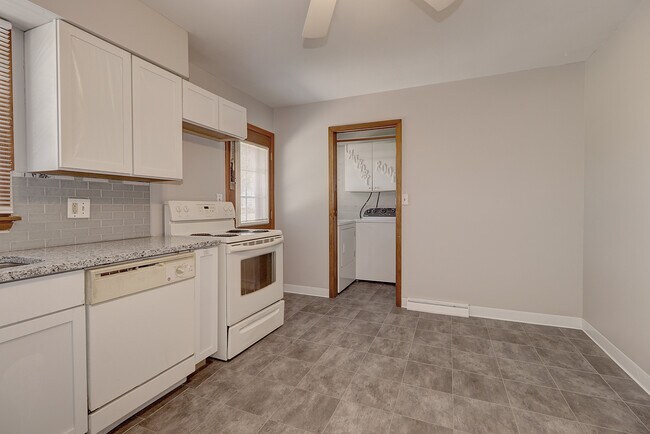 Building Photo - 3001 Tyler Dr