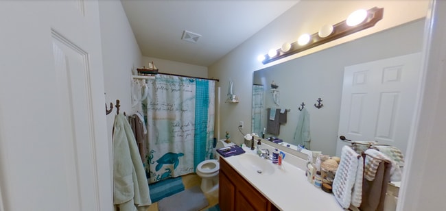 Foto del edificio - 3D Tour Available - Gorgeous East-Side Home + 2 Car Garage + Fenced-in Backyard! Available July 3rd!