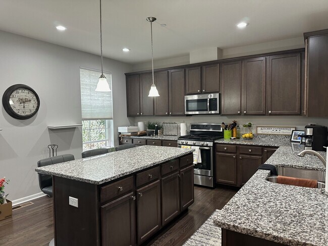 Building Photo - 810 Paisley Ct