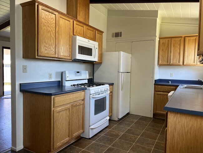 Foto del edificio - 1268 Fernwood Dr