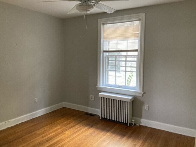 Building Photo - Beautiful 2 bedroom near west end Grove av...