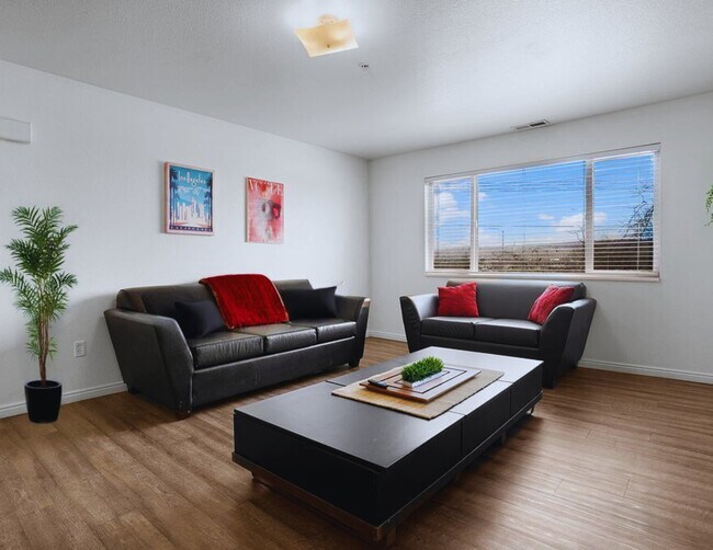 Foto del edificio - Red Rock Ridge Student Housing