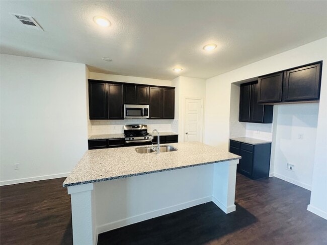 Building Photo - 1553 Kessler Dr