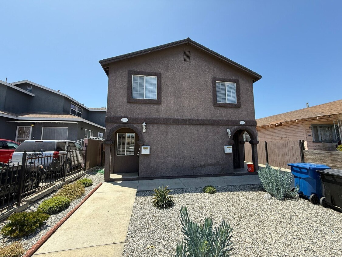 Foto principal - 2945 S West View St