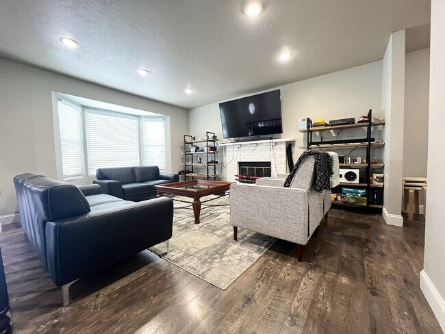 Foto del edificio - 5658 South Village Circle