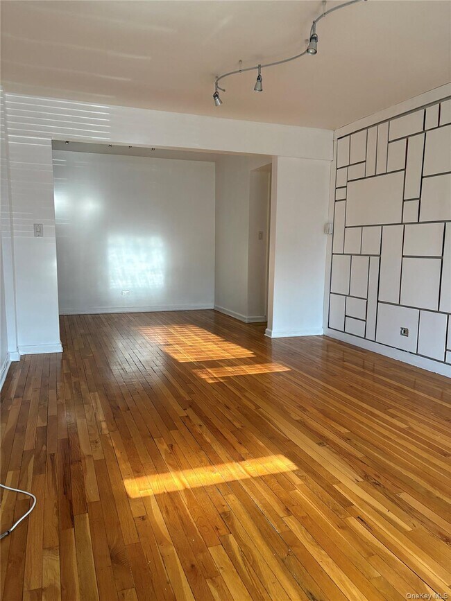 Foto del edificio - 73-11 Bell Blvd