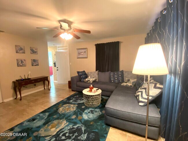 Foto del edificio - 516 Blake Rd