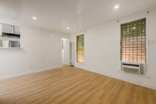 Foto del edificio - 1325 N Orange Dr