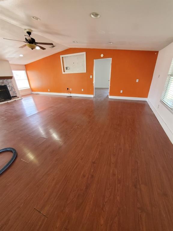 Foto del edificio - 15107 Pearce Ln