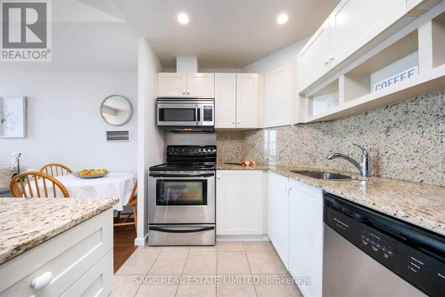 Building Photo - 218 Queens Quay W