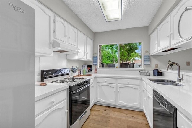 Building Photo - 10302 Timbercrest Ln